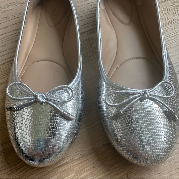 Ralph Lauren Jayna Metallic Leather Flat Silver 6.5 - Picture 3 of 6